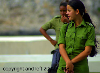 military_chicas_malecon1