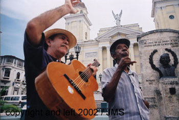 hombre con guitarra